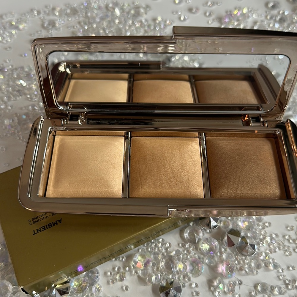 Ambient hourglass. Lighting palette.